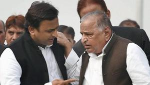 File photo of Samajwadi Party chief Mulayam Singh Yadav and Uttar Pradesh chief minister Akhilesh Yadav.(PTI File Photo) File photo of Samajwadi Party chief Mulayam Singh Yadav and Uttar Pradesh chief minister Akhilesh Yadav.(PTI File Photo)
