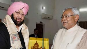Punjab Congress chief Captain Amarinder Singh had invited Bihar CM Nitish Kumar to campaign in poll-bound Punjab during his visit to Patna on Parkash Parv.(PTI File Photo) Punjab Congress chief Captain Amarinder Singh had invited Bihar CM Nitish Kumar to campaign in poll-bound Punjab during his visit to Patna on Parkash Parv.(PTI File Photo)