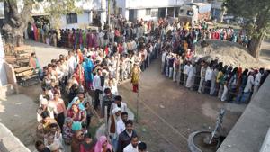 An enormous turnout is witnessed at a polling station in Bareilly, Uttar Pradesh, during the assembly elections in 2012. It is time to prescribe a ceiling for political parties’ expenditure like that for the candidates(Hindustan Times Photo)