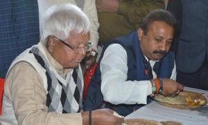 RJD chief Lalu Prasad and Bihar Congress president Ashok Choudhary at Makar Sankranti feat in Patna on Saturday. (A P Dube/HT Photo) RJD chief Lalu Prasad and Bihar Congress president Ashok Choudhary at Makar Sankranti feat in Patna on Saturday. (A P Dube/HT Photo)