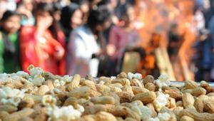 Everything we got actually added to the celebration of Lohri, a festival that was once less about forwarded texts and more about learning the art of seeking and collecting, and setting up a community bonfire.(Anil dayal/HT Photo) Everything we got actually added to the celebration of Lohri, a festival that was once less about forwarded texts and more about learning the art of seeking and collecting, and setting up a community bonfire.(Anil dayal/HT Photo)