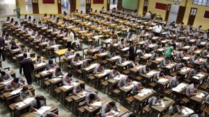 The Institute of Banking Personnel Selection (IBPS) on Monday issued tentative calendar for online Common Written Examination (CWE) for Regional Rural Banks (RRBs) and Public Sector Banks (PSBs) in 2017-18.(Arun Mondhe/ HT file) The Institute of Banking Personnel Selection (IBPS) on Monday issued tentative calendar for online Common Written Examination (CWE) for Regional Rural Banks (RRBs) and Public Sector Banks (PSBs) in 2017-18.(Arun Mondhe/ HT file)