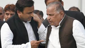 File photo of SP supremo Mulayam Singh Yadav and UP CM Akhilesh Yadav.(PTI) File photo of SP supremo Mulayam Singh Yadav and UP CM Akhilesh Yadav.(PTI)
