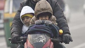The minimum temperature in Delhi was recorded at 4 degrees Celsius. However, the residents said it felt a lot colder. Weather experts said it is because of the ‘wind chill’ factor.(Raj K Raj) The minimum temperature in Delhi was recorded at 4 degrees Celsius. However, the residents said it felt a lot colder. Weather experts said it is because of the ‘wind chill’ factor.(Raj K Raj)