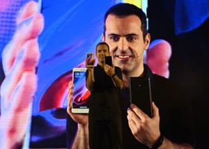 Hugo Barra, Vice President of Xiaomi Global, unveiling Redmi Note 4 phones in New Delhi(Sonu Mehta/HT PHOTO) Hugo Barra, Vice President of Xiaomi Global, unveiling Redmi Note 4 phones in New Delhi(Sonu Mehta/HT PHOTO)