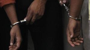 Police arrested three persons for breaking into the house of a senior citizen at Mahim and running off with gold ornaments and cash worth Rs19 lakh on January 4.(Hindustan Times) Police arrested three persons for breaking into the house of a senior citizen at Mahim and running off with gold ornaments and cash worth Rs19 lakh on January 4.(Hindustan Times)