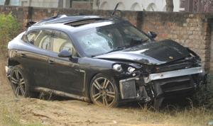 A speeding Porsche had hit seven labourers working on Gurgaon expressway at Shankar Chowk on Monday. One person died and the others were seriously injured.(HT Photo) A speeding Porsche had hit seven labourers working on Gurgaon expressway at Shankar Chowk on Monday. One person died and the others were seriously injured.(HT Photo)