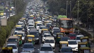 The task force, apart from identifying major bottlenecks in the city, will also zero down on stretches where unauthorized or illegal parking is rampant on a priority basis.(Sonu Mehta/ HT) The task force, apart from identifying major bottlenecks in the city, will also zero down on stretches where unauthorized or illegal parking is rampant on a priority basis.(Sonu Mehta/ HT)