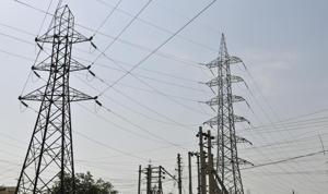 The DHBVN officials could not begin repair work and restore power till the rain stopped.(HT PHOTO) The DHBVN officials could not begin repair work and restore power till the rain stopped.(HT PHOTO)