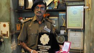 Over the past four decades, Bipin Ganatra has fought more than 100 fires.(Subhankar Chakraborty/HT photo) Over the past four decades, Bipin Ganatra has fought more than 100 fires.(Subhankar Chakraborty/HT photo)