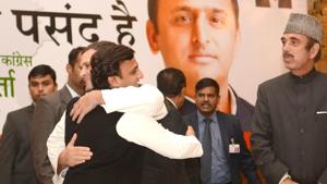 Congress vice-president Rahul Gandhi and Samajwadi Party national president Akhilesh Yadav hug each other during the joint press conference in Lucknow, India.(Ashok Dutta/Hindustan Times) Congress vice-president Rahul Gandhi and Samajwadi Party national president Akhilesh Yadav hug each other during the joint press conference in Lucknow, India.(Ashok Dutta/Hindustan Times)