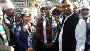 Aam Aadmi Party (AAP) Banga candidate (second from left) Harjot Kaur seems to be emerging as a tough challenger for the two opposition parties in the Banga (reserve) assembly seat.(HT Photo) Aam Aadmi Party (AAP) Banga candidate (second from left) Harjot Kaur seems to be emerging as a tough challenger for the two opposition parties in the Banga (reserve) assembly seat.(HT Photo)