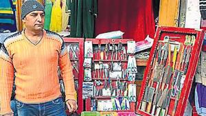 Shavez Khan is one of the few, still active in the business of selling spring-activtated knives.(HT Photo) Shavez Khan is one of the few, still active in the business of selling spring-activtated knives.(HT Photo)