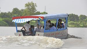 From Palla to Wazirabad , Yamuna runs clean unlike the part in Delhi where water minister Kapil Mishra took a boat ride in July 2016.(SONU MEHTA / HT FILE) From Palla to Wazirabad , Yamuna runs clean unlike the part in Delhi where water minister Kapil Mishra took a boat ride in July 2016.(SONU MEHTA / HT FILE)