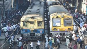 Finance minister Arun Jaitley said unmanned railway level crossings to be eliminated by 2020.(HT Photo) Finance minister Arun Jaitley said unmanned railway level crossings to be eliminated by 2020.(HT Photo)