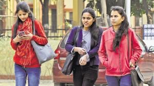 Students at government PG College discussing key election issues ahead of state polls in Uttar Pradesh, Noida, January 17(HT) Students at government PG College discussing key election issues ahead of state polls in Uttar Pradesh, Noida, January 17(HT)