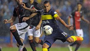 Carlos Tevez (R) will go to Chinese Super League club Shanghai Shenhua from Boca Juniors.(AFP) Carlos Tevez (R) will go to Chinese Super League club Shanghai Shenhua from Boca Juniors.(AFP)