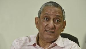 Rakesh Maria interact with the media at his office in Mumbai on Tuesday, January 31.(Anshuman Poyrekar/HT PHOTO)