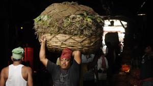 Tens of thousands of people, mostly in the informal sector, lost their jobs.(Samir Jana/HT Photo) Tens of thousands of people, mostly in the informal sector, lost their jobs.(Samir Jana/HT Photo)