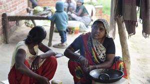 Urmila Devi of Nagla Fatela in Sasni, Hathras, says her family can’t afford a fancy pressure cooker.(Vipin Kumar/HT Photo) Urmila Devi of Nagla Fatela in Sasni, Hathras, says her family can’t afford a fancy pressure cooker.(Vipin Kumar/HT Photo)