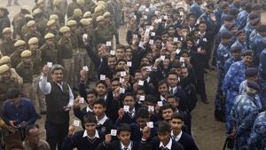 Students hold up badges urging people to cast their votes, during an election awareness campaign in Allahabad.(AP photo) Students hold up badges urging people to cast their votes, during an election awareness campaign in Allahabad.(AP photo)