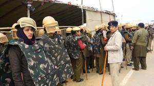 Police deployed near the protest site in Rohtak on Saturday.(Manok Dhaka/HT Photo) Police deployed near the protest site in Rohtak on Saturday.(Manok Dhaka/HT Photo)