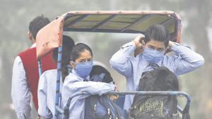 School students wear masks to protect themselves from the toxic Delhi air, Mayur Vihar, Delhi. (File Photo)(Mohd Zakir/HT) School students wear masks to protect themselves from the toxic Delhi air, Mayur Vihar, Delhi. (File Photo)(Mohd Zakir/HT)