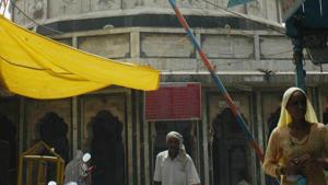 The High Court expressed displeasure at the way the rush of devotees was being mismanaged at Kalkaji temple.(HT File Photo) The High Court expressed displeasure at the way the rush of devotees was being mismanaged at Kalkaji temple.(HT File Photo)