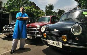 Journalist Siddharth Varadarajan with his three ambassadors.(HT Archive) Journalist Siddharth Varadarajan with his three ambassadors.(HT Archive)