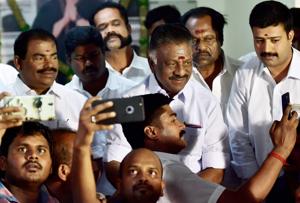 Tamil Nadu caretaker chief minister O Panneerselvam with supporters at his residence in Chennai on Sunday.(PTI Photo) Tamil Nadu caretaker chief minister O Panneerselvam with supporters at his residence in Chennai on Sunday.(PTI Photo)