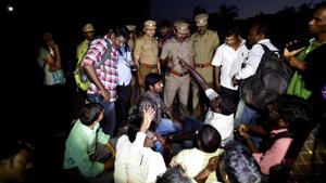 Journalists sit on road during a protest against supporters of AIADMK general secretary VK Sasikala at a Kuvathur Golden Bay resort on Sunday.(PTI Photo) Journalists sit on road during a protest against supporters of AIADMK general secretary VK Sasikala at a Kuvathur Golden Bay resort on Sunday.(PTI Photo)