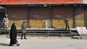 Separatist leadership in Kashmir called for a shutdown in the Valley to protest the killing of two civilians in Kulgam on Feb 12, 2017.(Wasim Andrabi / HT Photo) Separatist leadership in Kashmir called for a shutdown in the Valley to protest the killing of two civilians in Kulgam on Feb 12, 2017.(Wasim Andrabi / HT Photo)