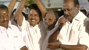 AIADMK MLA Saravanan and MP from Madurai R Gopalakrishnan joined the Paneerselvam camp on Monday.(ANI Photo) AIADMK MLA Saravanan and MP from Madurai R Gopalakrishnan joined the Paneerselvam camp on Monday.(ANI Photo)