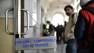 Bank officials said that ATMs that are under banks’ direct control are being refilled regularly but others are not replenished on time.(Saumya Khandelwal/HT PHOTO) Bank officials said that ATMs that are under banks’ direct control are being refilled regularly but others are not replenished on time.(Saumya Khandelwal/HT PHOTO)