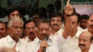O Panneerselvam address his supporters at his residence after losing the number game on Thursday, in Chennai on Thursday.(HT photo) O Panneerselvam address his supporters at his residence after losing the number game on Thursday, in Chennai on Thursday.(HT photo)