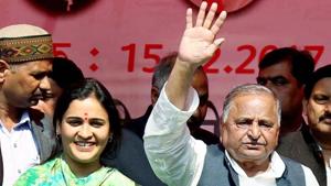 Mulayam Singh Yadav in support of his daughter-in-law and SP candidate Aparna Yadav at an election rally in Lucknow on Feb 15.(PTI Photo) Mulayam Singh Yadav in support of his daughter-in-law and SP candidate Aparna Yadav at an election rally in Lucknow on Feb 15.(PTI Photo)