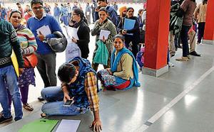 669 seats are reserved for EWS students in private schools. Over 40% seats are lying vacant in government schools.(HT File Photo) 669 seats are reserved for EWS students in private schools. Over 40% seats are lying vacant in government schools.(HT File Photo)