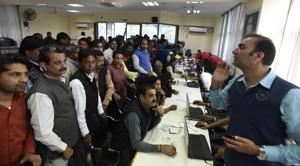 Congress ticket-seekers line up to submit application forms for the coming MCD elections at Rajeev bhawan in New Delhi on Saturday.(Sonu Mehta/Hindustan Times) Congress ticket-seekers line up to submit application forms for the coming MCD elections at Rajeev bhawan in New Delhi on Saturday.(Sonu Mehta/Hindustan Times)