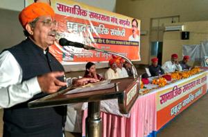 Arjun Ram Meghwal addresses a meeting in Barmer.(HT PHOTO) Arjun Ram Meghwal addresses a meeting in Barmer.(HT PHOTO)