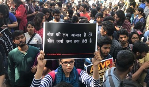 Students of Delhi University and Jawaharlal Nehru University protesting outside Delhi Police HQ.(Ravi Choudhary/HT Photo) Students of Delhi University and Jawaharlal Nehru University protesting outside Delhi Police HQ.(Ravi Choudhary/HT Photo)