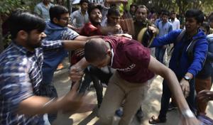 Activists of ABVP beat up a Ramjas student in clashes that took place on DU campus on Wednesday.(Raj K Raj/HT Photo) Activists of ABVP beat up a Ramjas student in clashes that took place on DU campus on Wednesday.(Raj K Raj/HT Photo)
