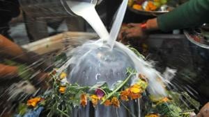 Devotees offering milk on the occasion of Shivratri at Krishna Temple in Ludhiana on Friday.(Gurminder Singh/HT Photo) Devotees offering milk on the occasion of Shivratri at Krishna Temple in Ludhiana on Friday.(Gurminder Singh/HT Photo)