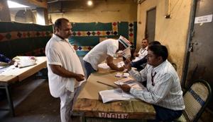 After Delhi Congress chief Ajay Maken asked ticket hopefuls to submit their candidatures digitally, it received around 12,000 pen drives.(Hindustan Times) After Delhi Congress chief Ajay Maken asked ticket hopefuls to submit their candidatures digitally, it received around 12,000 pen drives.(Hindustan Times)