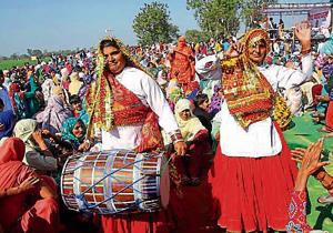 A woman protester dancing during the ongoing Jat dharna in Jassia village of Rohtak district.(HT File Photo) A woman protester dancing during the ongoing Jat dharna in Jassia village of Rohtak district.(HT File Photo)