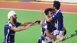 The big challenge for Dabang Mumbai now will be to hang on to their star players -- Robert Kemperman, forwards Florian Fuchs, Nikkin Thimmaiah and Affan Yousuf (right), and drag flicker Harmanpreet Singh -- for the next season of Hockey India League (HIL), as they would be very much in demand.(PTI) The big challenge for Dabang Mumbai now will be to hang on to their star players -- Robert Kemperman, forwards Florian Fuchs, Nikkin Thimmaiah and Affan Yousuf (right), and drag flicker Harmanpreet Singh -- for the next season of Hockey India League (HIL), as they would be very much in demand.(PTI)