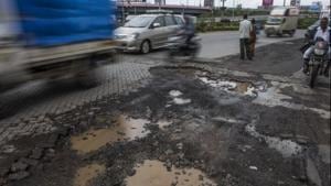 The bench was hearing a suo moto PIL on the poor condition of roads in Mumbai and the BMC’s failure to prevent and repair potholes every monsoon.(Hindustan Times) The bench was hearing a suo moto PIL on the poor condition of roads in Mumbai and the BMC’s failure to prevent and repair potholes every monsoon.(Hindustan Times)