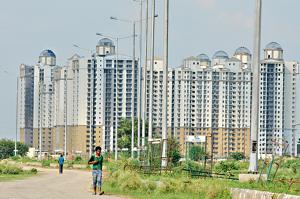 Homebuyers are being lured by developers with big discounts on completed, affordable projects and low EMI schemes.(HT Photo) Homebuyers are being lured by developers with big discounts on completed, affordable projects and low EMI schemes.(HT Photo)