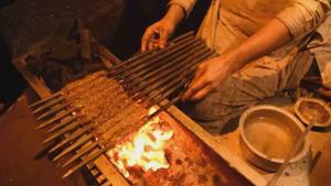 <p>You will never get two people to agree on where they think the best kababs come from. There are as many informal kabab lovers' clubs as they are possibly kababchis in the country. And so we found one in an old nook of Old Delhi. The 34 year-old roadside shop belonging to the Qureishi family, has a long history to it. The Qureishi family sold papayas in a corner of Old Delhi. Then one day, Fahimuddin Qureishi decided to set up a grill for seekh kababs near Chitli Kabar. His son, Moinuddin, carried on with the business for 34 long years. Now Moinuddin's sons, Mohammed Imran and Abid Qureishi, have expanded the business and now sell, apart from the famed kababs, biryani in an eatery called Sangam right there.</p>