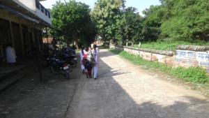 Sanjarpur has two contrasting faces, one reflects prosperity. The other mirrors stark penury.(HT Photo) Sanjarpur has two contrasting faces, one reflects prosperity. The other mirrors stark penury.(HT Photo)