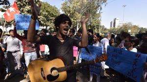 Students marching from Mandi House to Parliament Street against violence at Ramjas College last week.(Raj K Raj / HT Photo) Students marching from Mandi House to Parliament Street against violence at Ramjas College last week.(Raj K Raj / HT Photo)
